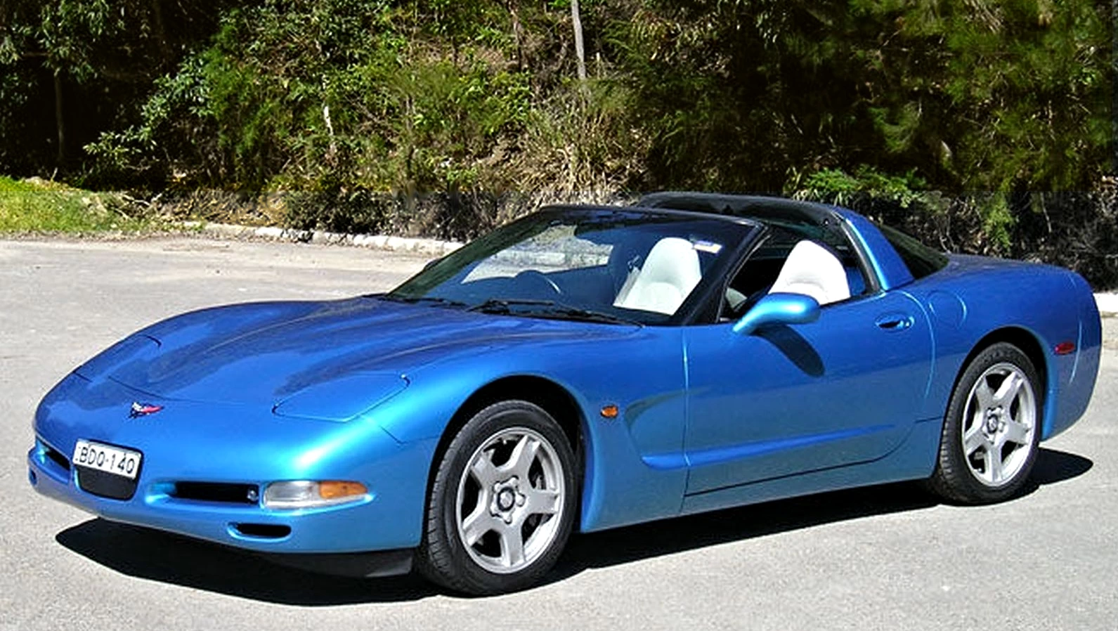 Corvette Generations/C5/C5 1997 Blue -2.webp